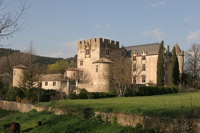 Schloss (16. Jhd); Quelle: wikipedia, David Monnieux, CC-BY-SA 3.0