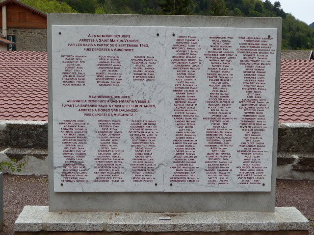 Gedenktafel mit den Namen der Deportierten 