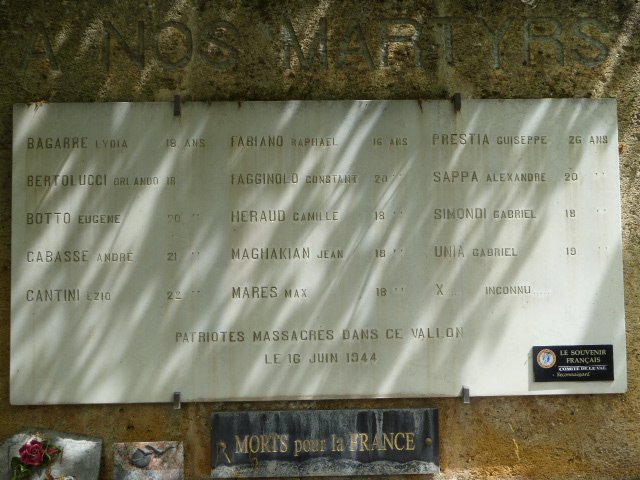Namenstafel am Denkmal