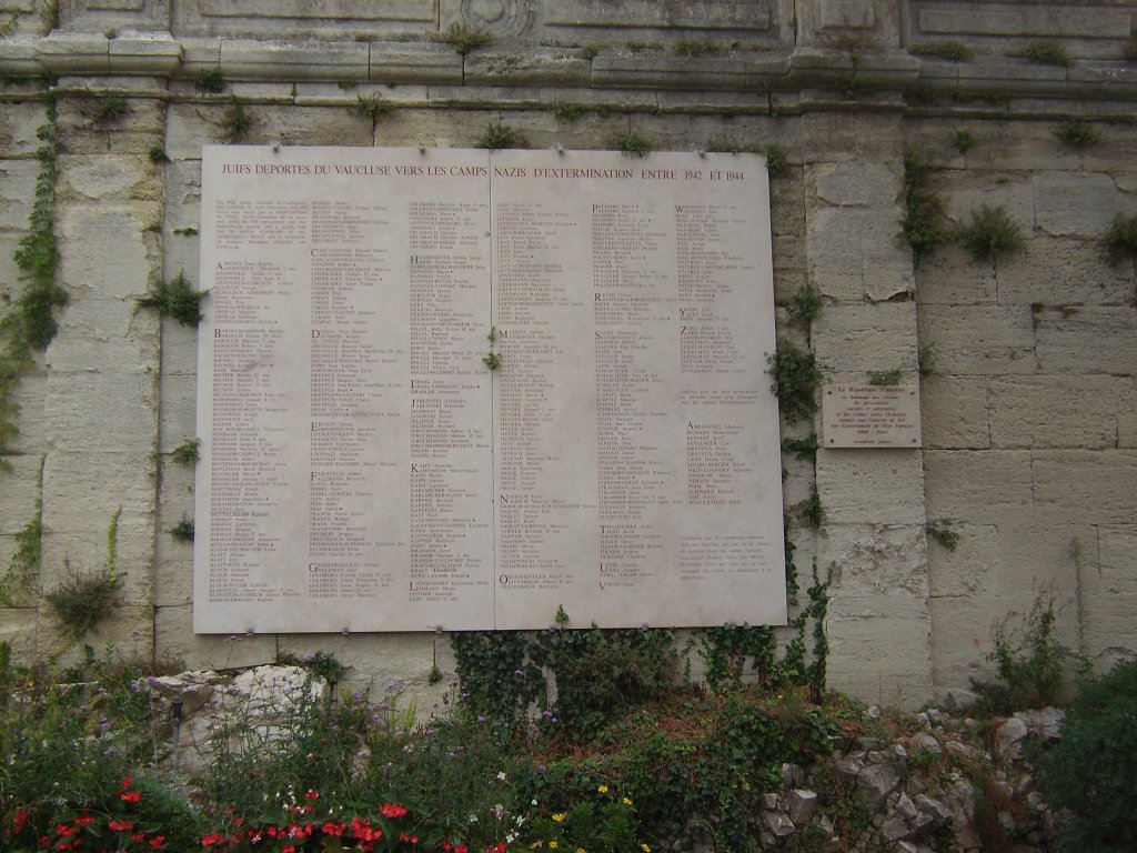 Mémorial Déportation Juifs, Rocher des Doms