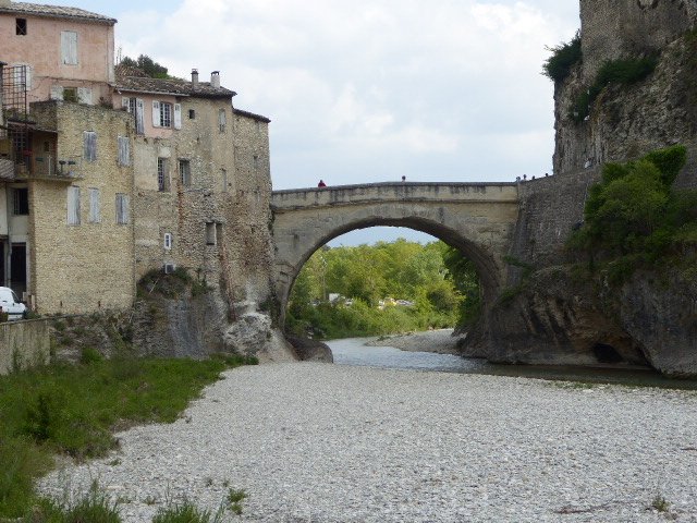 Römerbrücke über die Ouvèze 