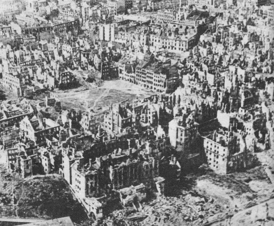 zerstörtes Warschau (1945); Quelle: de.wikipedia.org