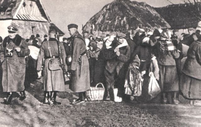 Vertreibung polnischer Bauern 1942; Foto: de.wikipedia