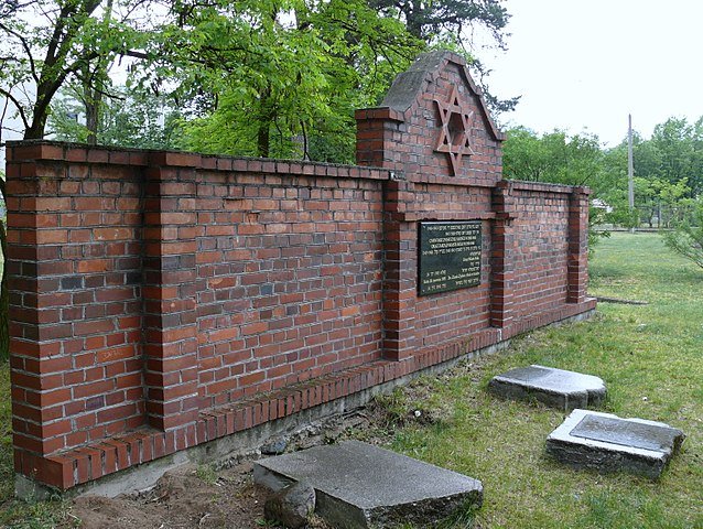 Friedhof, ehem. Eingang; Quelle: https://sztetl.org.pl/en/towns/k/600-kolo 