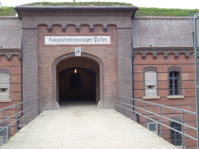 SS Konzentrationslager Posen, Eingang in Zellentrakt; Foto: Uhh
