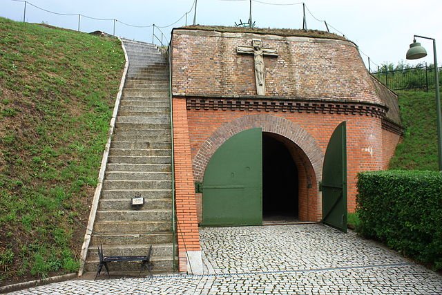 Eingang zum Museum; Quelle: pl.wikiwand