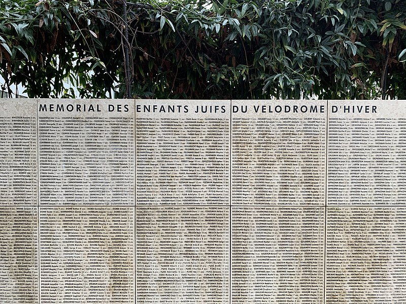 Gedenktafel Memorial des enfants juifs du Vel d'Hiv; Quelle: wikimedia commons