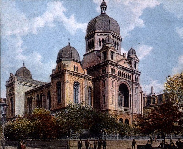 1939 zerstörte Große Synagoge; Quelle: wikimedia commons 3.0 Unported
