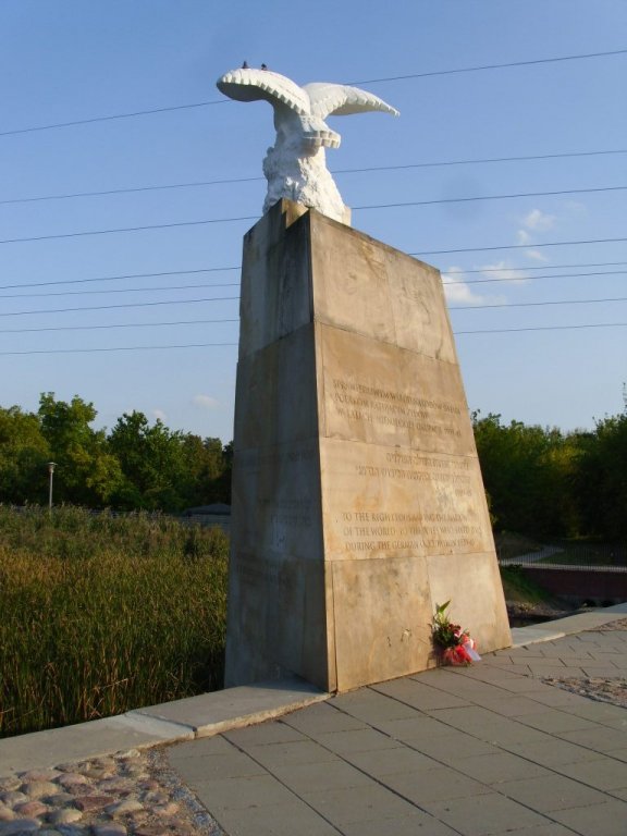 Denkmal polnischer Adler;  Foto U. Stoll; 
