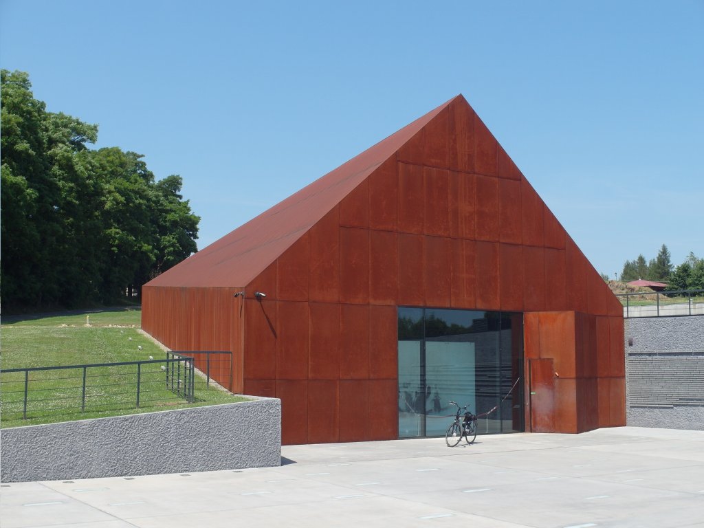 Museum polnischer Judenretter Markowa (Quelle: en.wikipedia. Artikel: The Ulma Family Museum of Poles Saving Jews in World War II &copy; Mathiasrex, Maciej Szczepańczyk CC BY-SA 4.0)