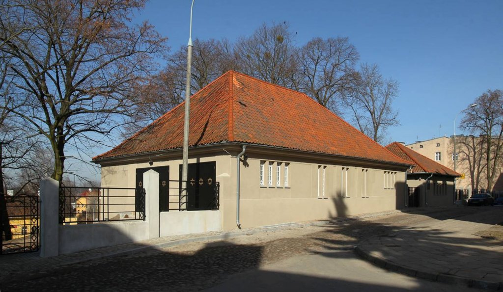 Taharahaus nach der Restaurierung (Quelle: de.wikipedia. &copy; Aniolek. CC BY-SA 3.0)