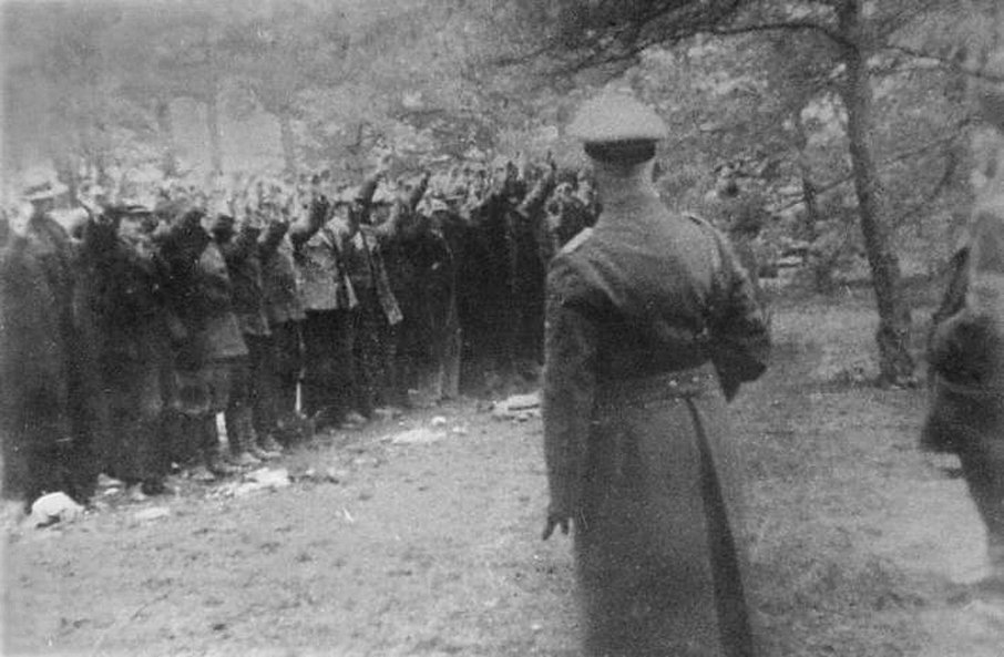 Opfer vor der Hinrichtung, 1939 Opfer vor der Hinrichtung, 1939