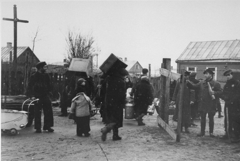 Umzug von knapp 30.000 Juden ins Ghetto von Kaunas, August 1941 (USHMM)