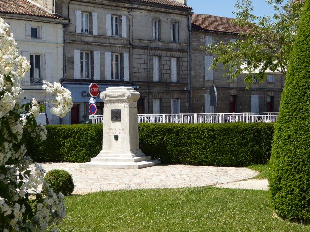 Stele Gontran Labrégère