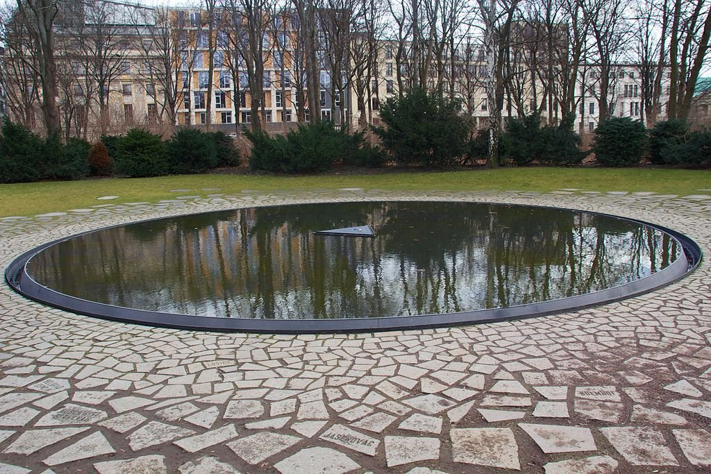 Sinti und Roma-Memorial in Berlin; Quelle: wikipedia, Mike Peel, CC BY-SA 4.0