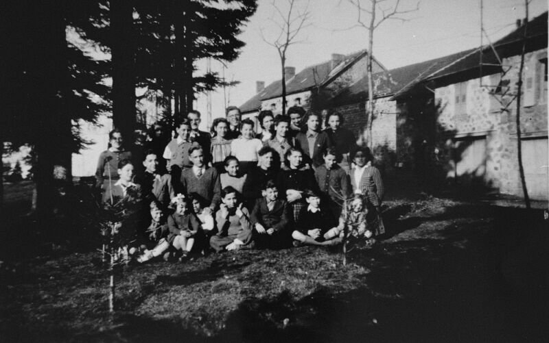 Kinder und Betreuer (USHMM)