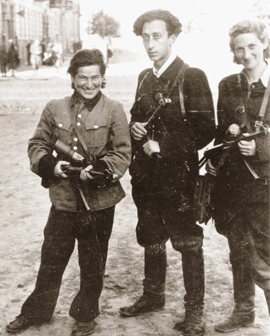 Rozka Korczak (l), Abba Kovner und Vitka Kempner (1944)