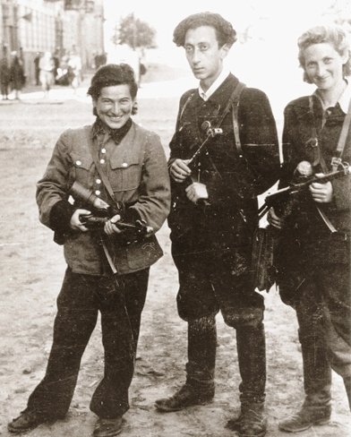 Korczak (l), Kovner, Kempner (1944)