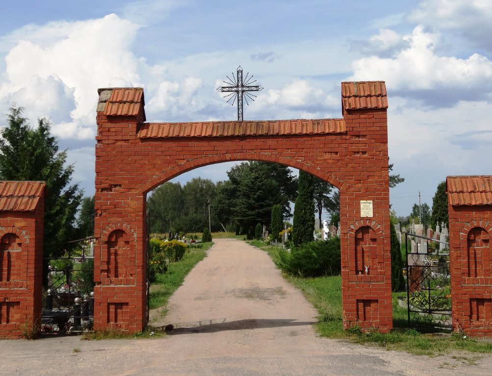 Eingang zum katholischen Friedhof