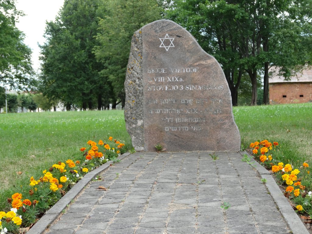 Gedenkstein für die ehemaligen Synagogen