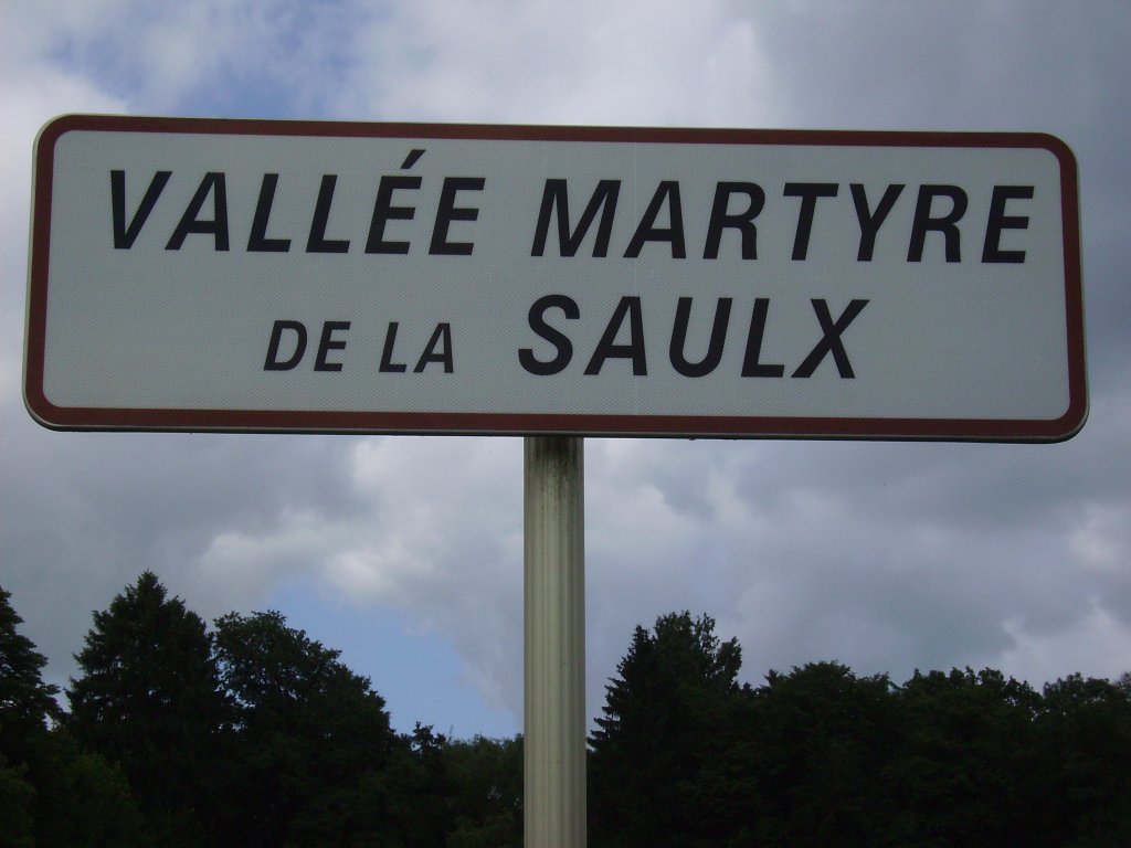 Straßenschild 'Märtyrer-Tal Saulx'