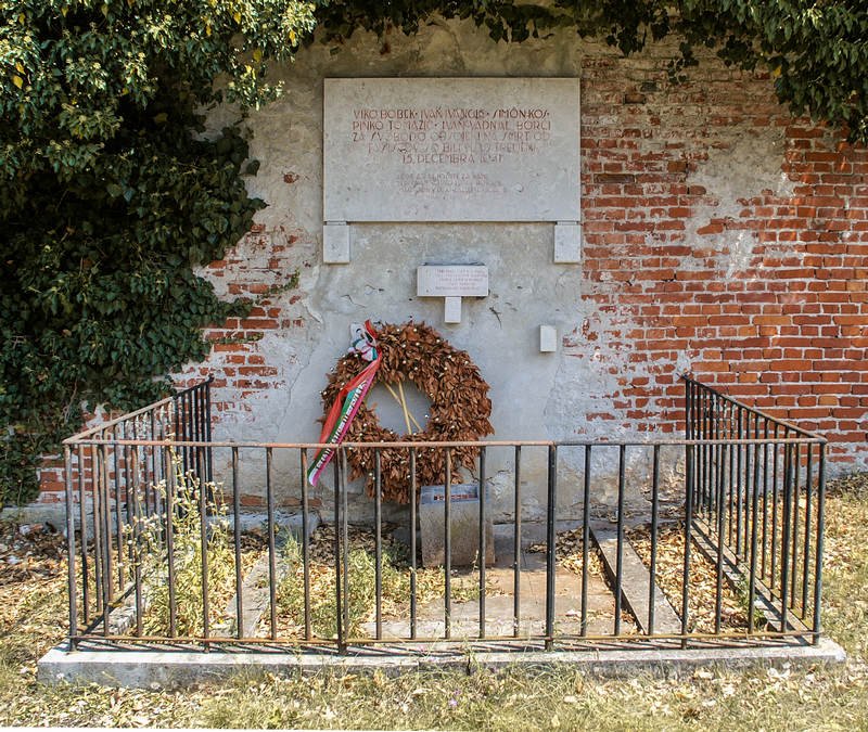 Gedenkstätte für die am 15. Dezember 1941 erschossenen Widerstandskämpfer