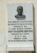 Gedenktafel für Don Giuseppe Bertini