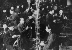 Männer in der Sattlerei (USHMM)
