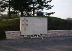 Gedenkstein an Résistants und Deportierte