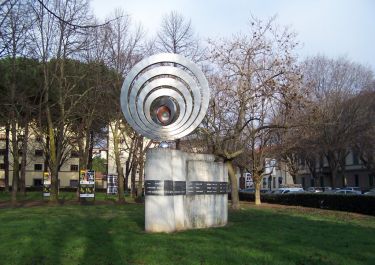 Denkmal an der Piazza Cardinale Elia Dalla Costa (Foto: Baldini)