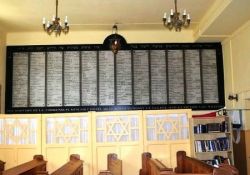 Toten-Gedenktafel in Synagoge