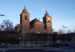 (wiederaufgebaute) Kathedrale