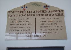 Gedenktafel an NS-Opfer in der Rathaushalle