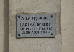 Gedenktafel für R. Lapina