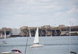 Lorients U-Bootanlagen Keroman – von Port-Louis aus gesehen