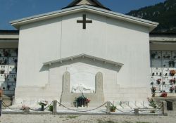 Gedenkstätte auf dem Friedhof von Fonzaso