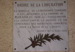 Tafel zur Verleihung der Résistance-Medaille
