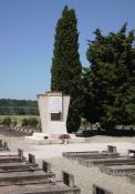 Denkmal der Antifaschisten vor dem Friedhof