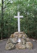 „Croix des Ajoncs“ - Kreuz für fünf getötete Maquisards; © *) 