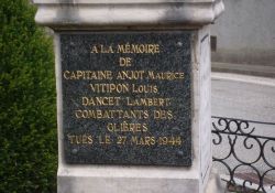 Gedenktafel an die drei französischen Maquisards