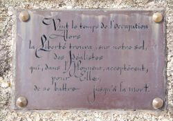 Gedenktafel an der Chapelle de Logou zu Ehren der Freiheitskämpfer