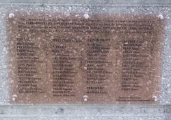 Gedenktafel an die Opfer 1943