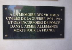Gedenktafel für die zivilen Opfer, Friedhof Litaldus