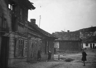 Straße in Izbica (1941); Quelle: Melecheitan, wikipedia