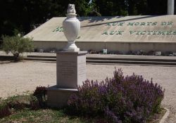Friedhof St.-Pierre: Denkmal der Deportierten