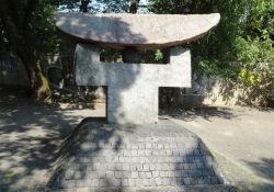 Sugihara-Denkmal vor dem Grünen Haus