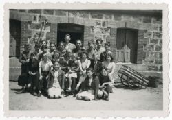 Kinder vor Les Grillons, August 1943 (USHMM)