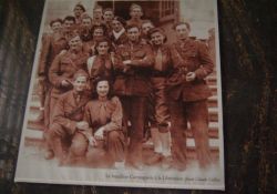 Bataillon Carmagnole nach der Befreiung; hist. Foto im Rathaus