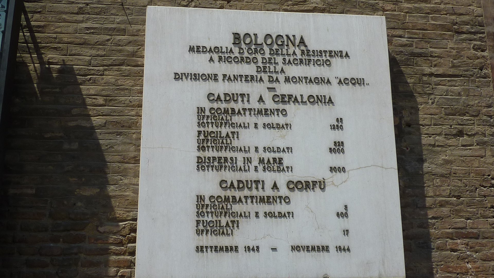 Gedenktafel für die Opfer von Kephalonia und Korfu in Bologna