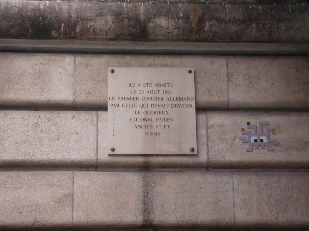 Gedenktafel am Bhf., Av. Rochechouart